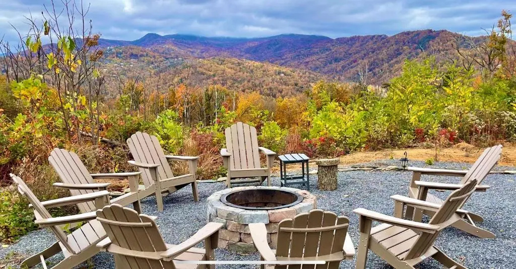 Built 2021 Private 6 Bedroom "Smoky View Mountain Cabin" Gatlinburg