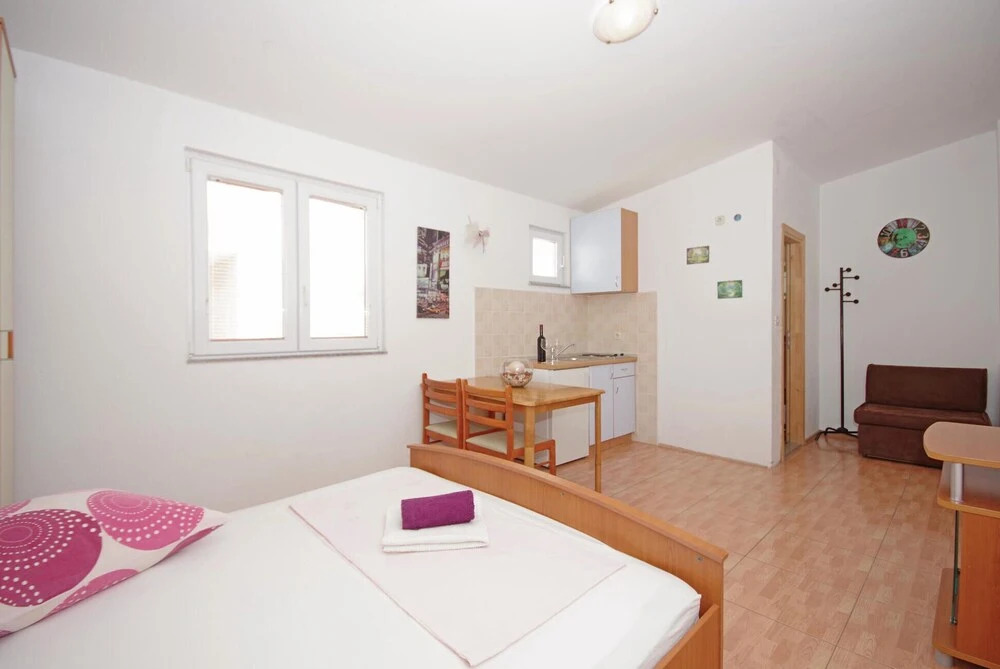 Amazing Home in Makarska With Wifi and 3 Bedrooms