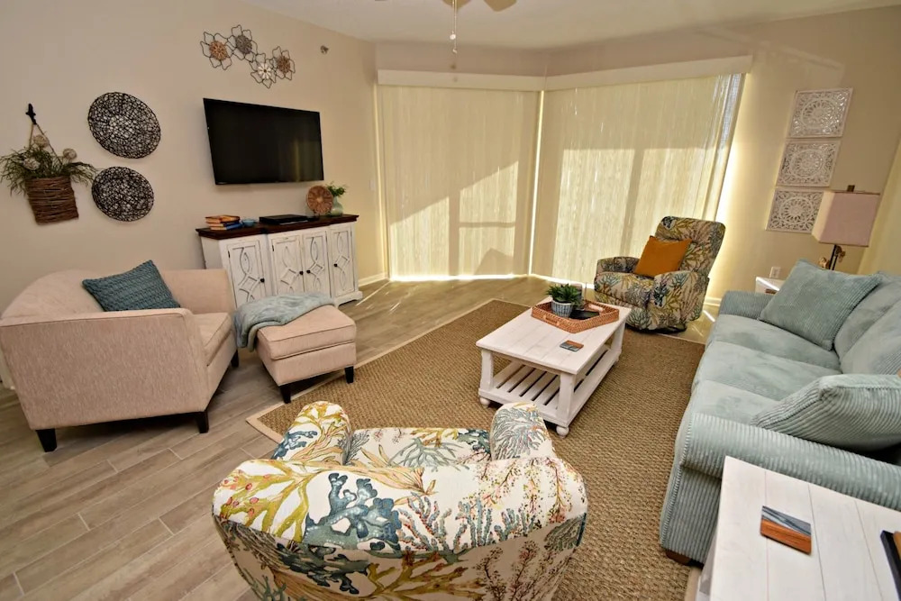 Phoenix Vii 71208 3 Bedroom Apts by RedAwning