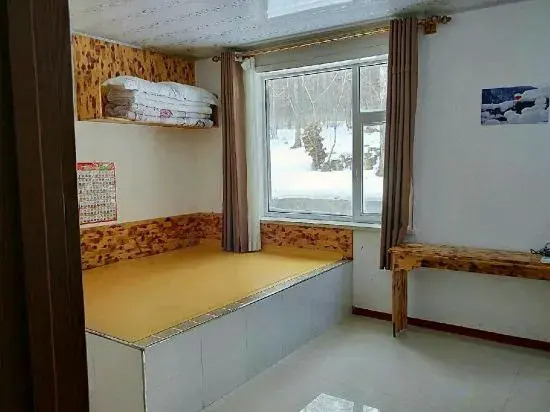Changbai Mountain Forest Park Baiwei Guosongcun Farm House