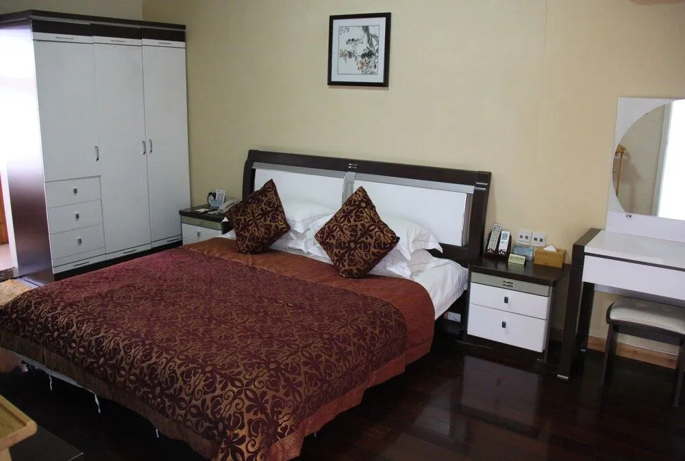 Taiping Lake Clove Garden Hotel