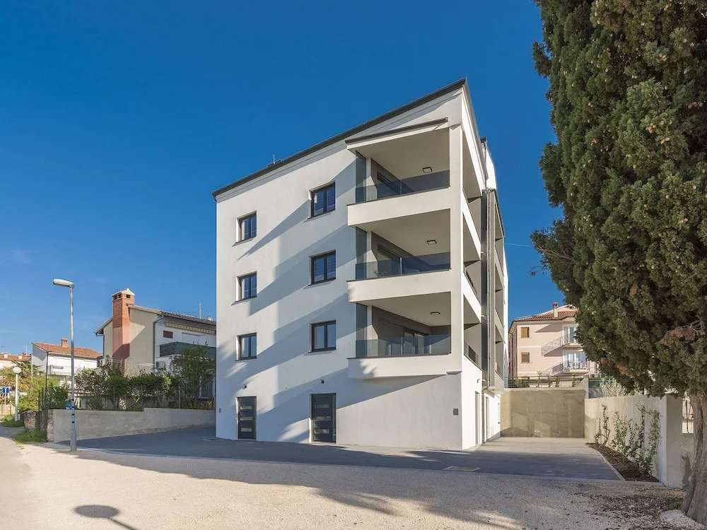 A Beautiful Spacious Apartment for 4 Persons Near the Beach in Rovinj