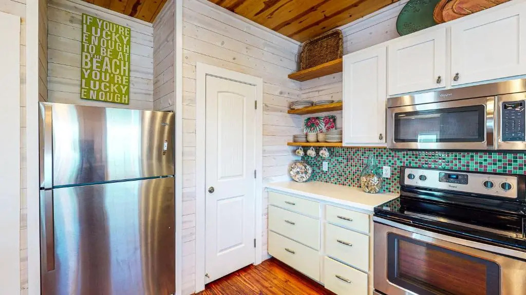 OV2 House on Stilts with Beachy Decor, Near Beach, Balcony Overlooking Private Pond, Shared Pool