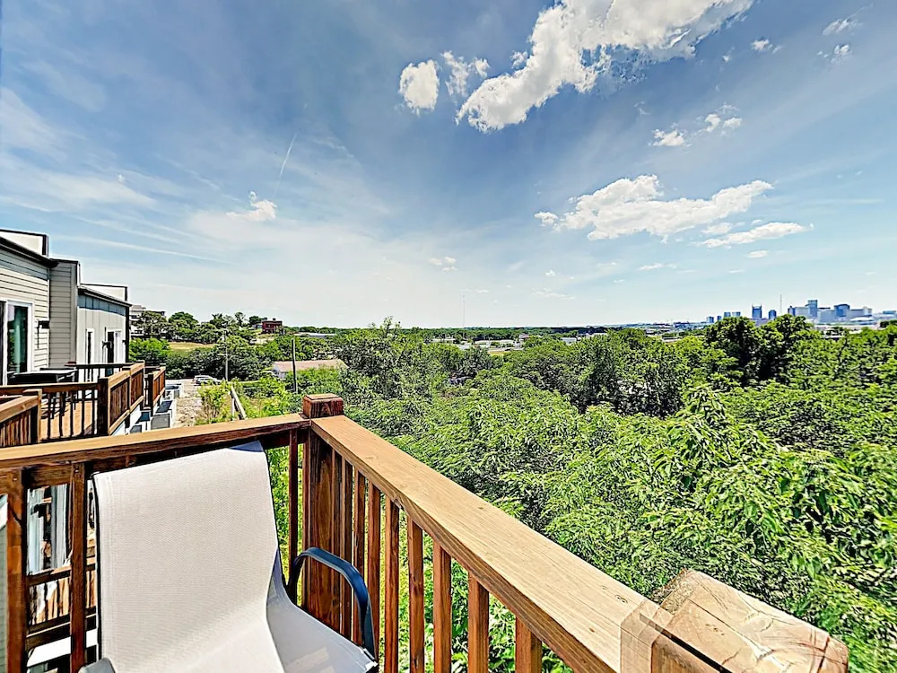 New Listing! Newly Built Townhome W/ Skyline Views 2 Bedroom Townhouse