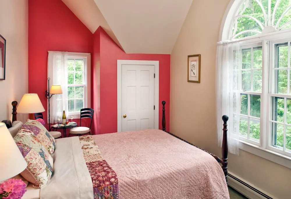 Woods Hole Passage Inn
