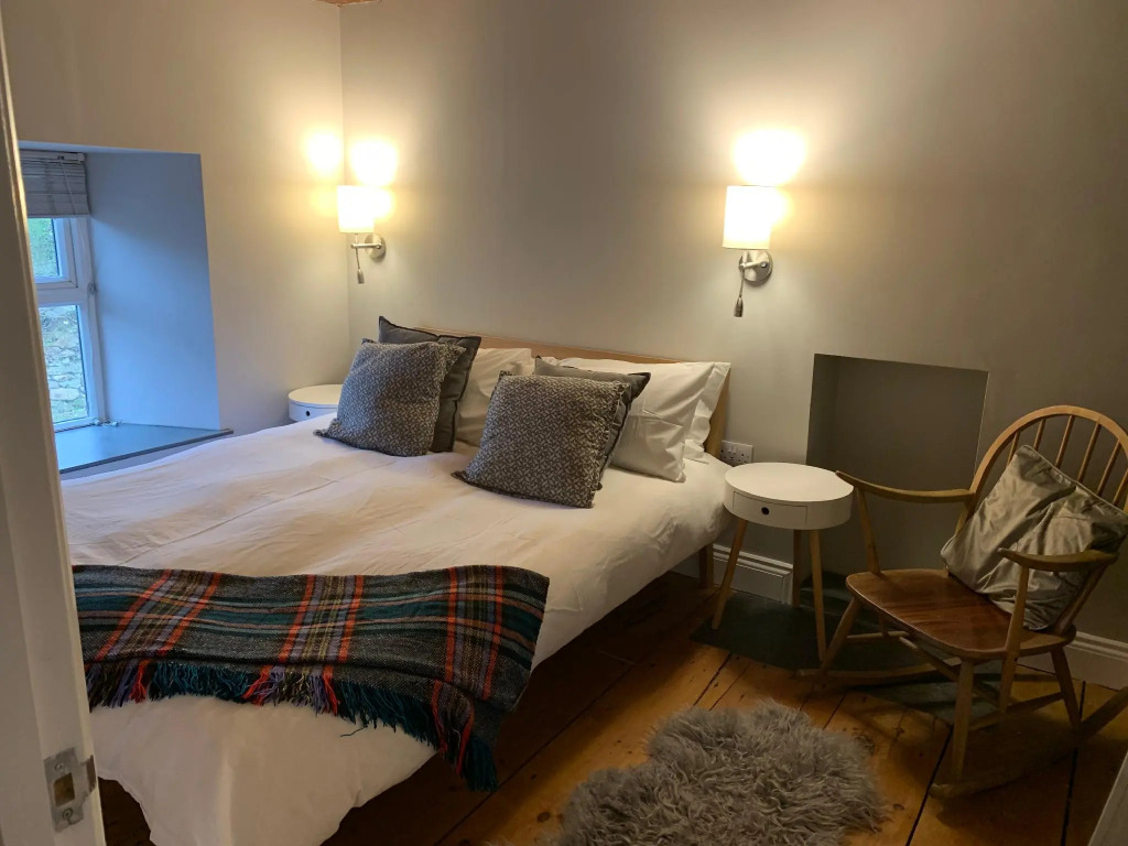 Min-Y-Fford, 19th century cottage, sleeps 8