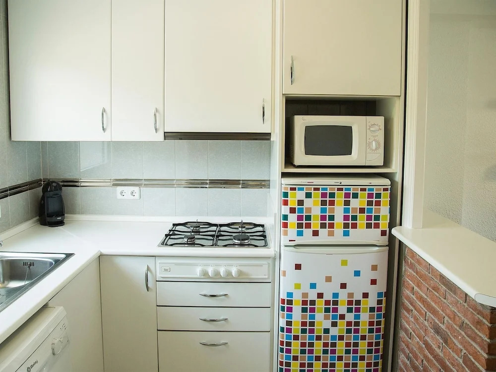 Spacious Holiday Home in Torroella de Montgrí With Swimming Pool