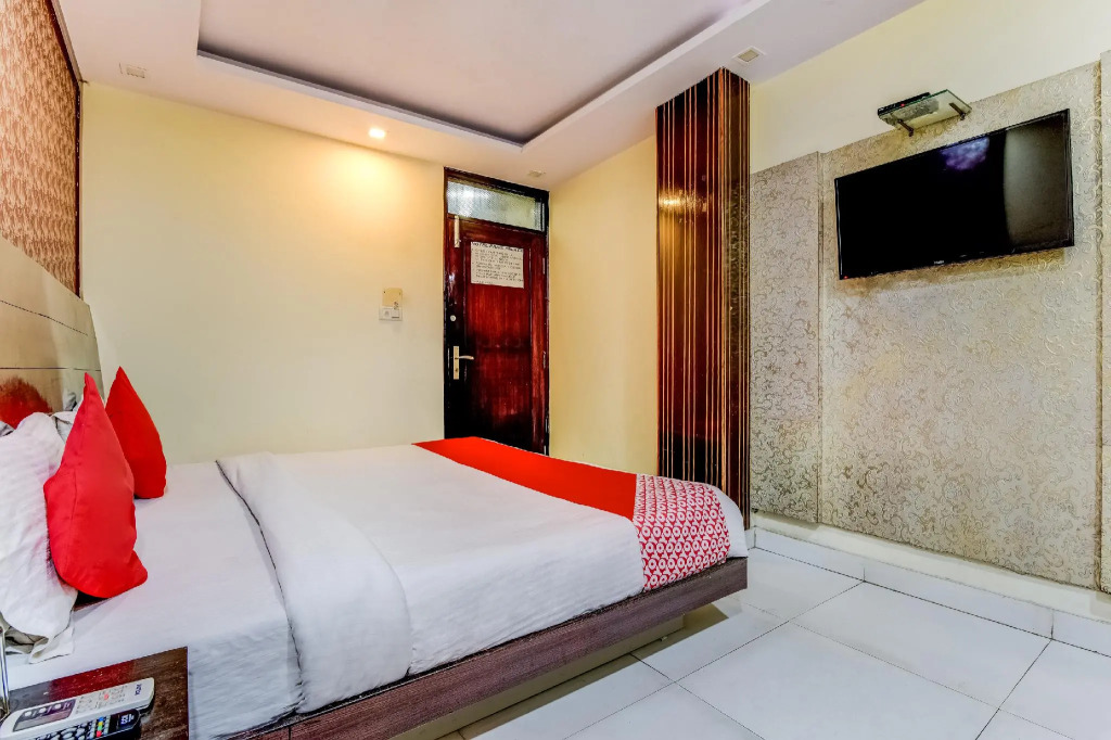 OYO 5985 Hotel Priya Palace
