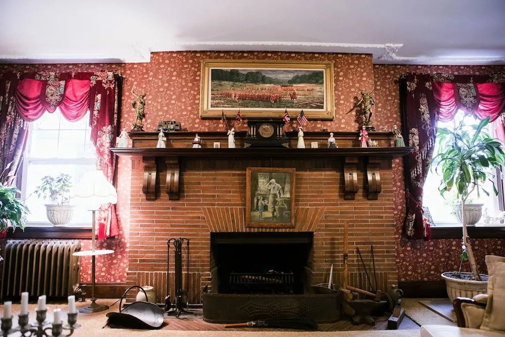Brownsville Road House Bed & Breakfast