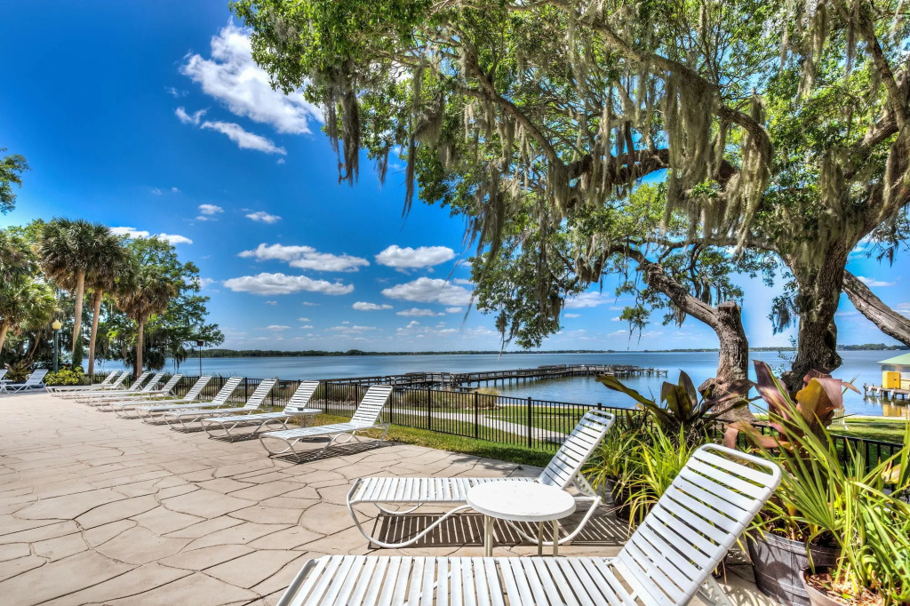 Lakeside Inn on Lake Dora
