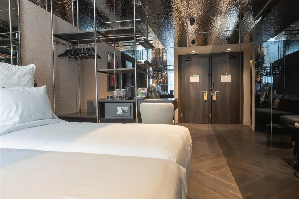 Adia Aluma Athens, Curio Collection By Hilton