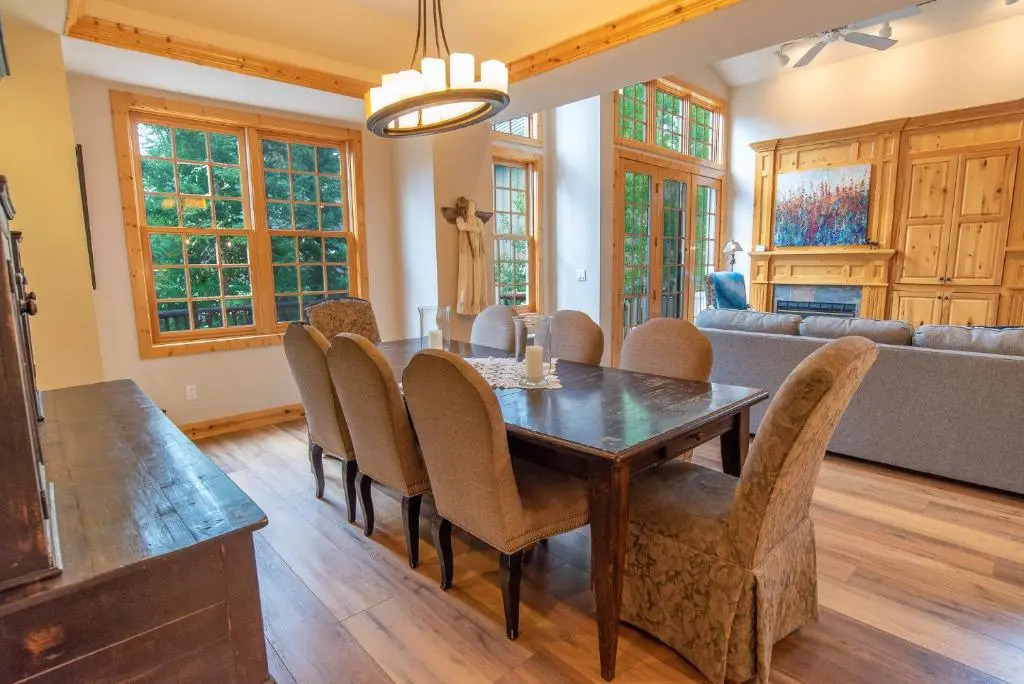 White Wolf Mountain Air Townhome: Elegant Retreat