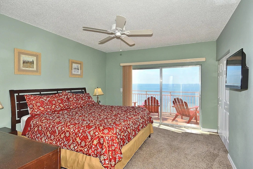Sunset Chateau 609 Top Floor/ Amazing Views/ Great Location!