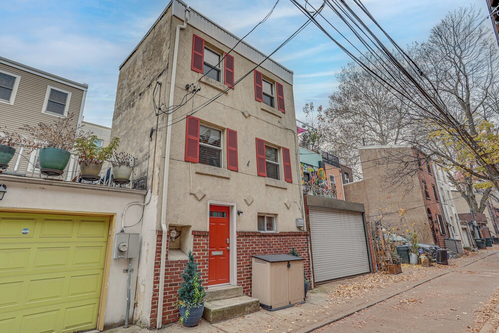 Centrally Located Philadelphia Townhome w/ Patio!