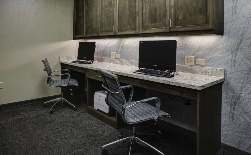 Hampton Inn & Suites at Lake Mary Colonial Townpark