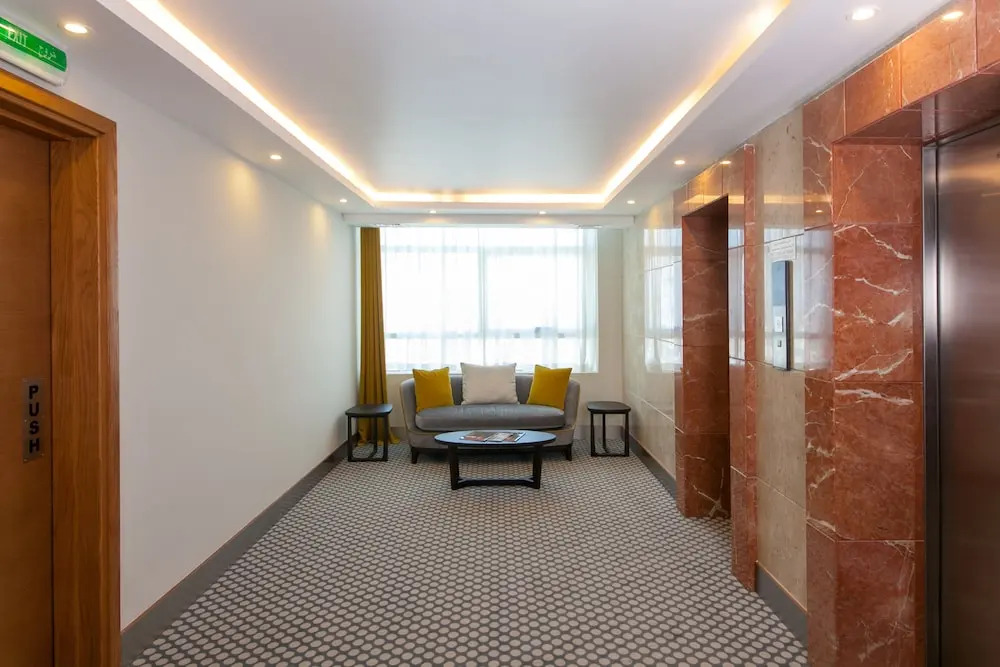 Land Mark Suites Hotel