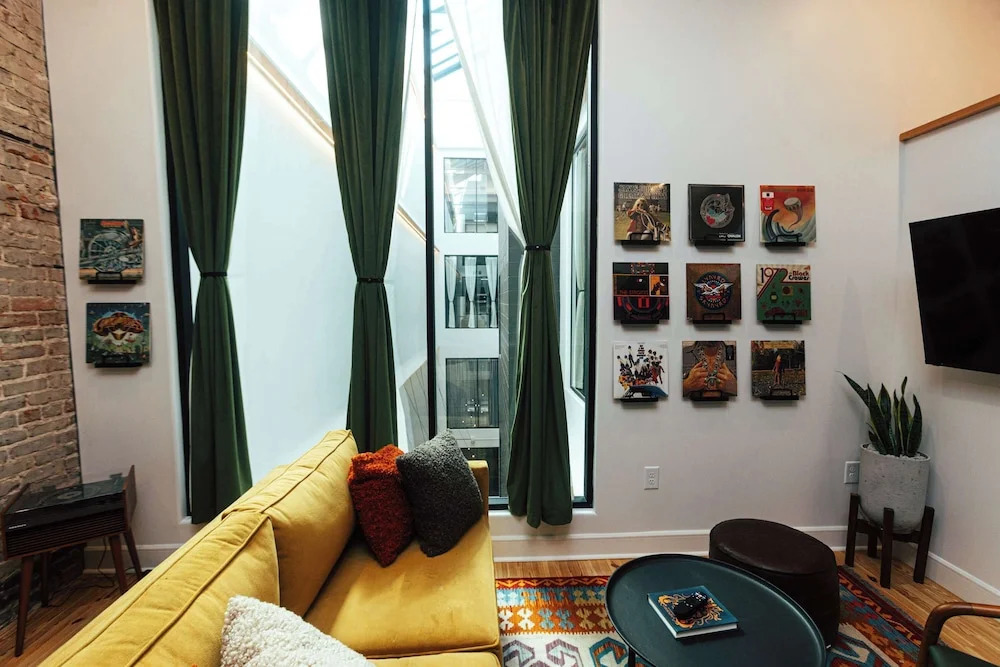 Loft 303 - The William - Atrium - Chic - Walkable