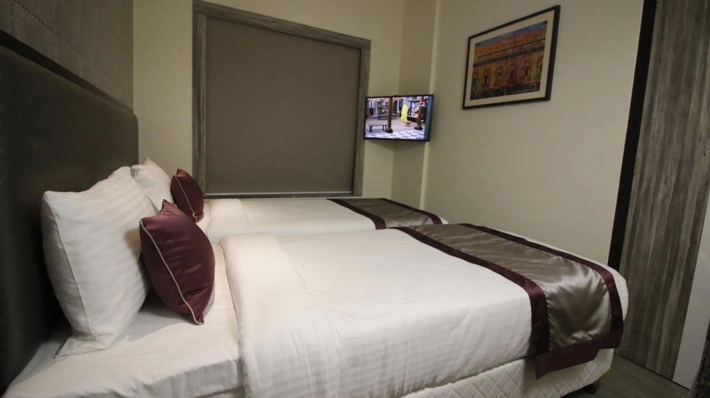 7 Apple Hotel Vadodara