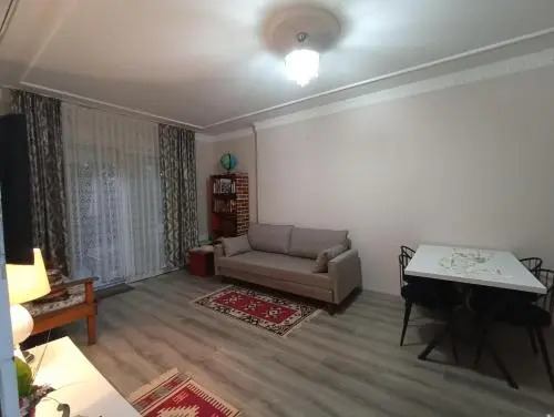 Emniyet Sokak Apartment