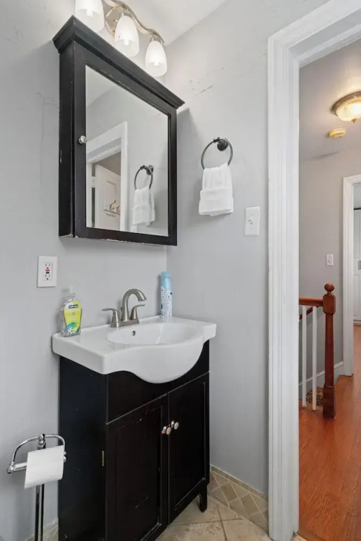 Charming Townhouse Retreat by Cozysuites
