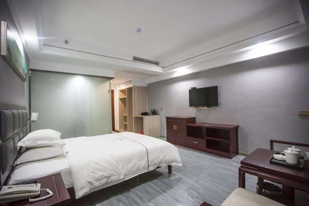 Jun Yue Man Ju Hotel