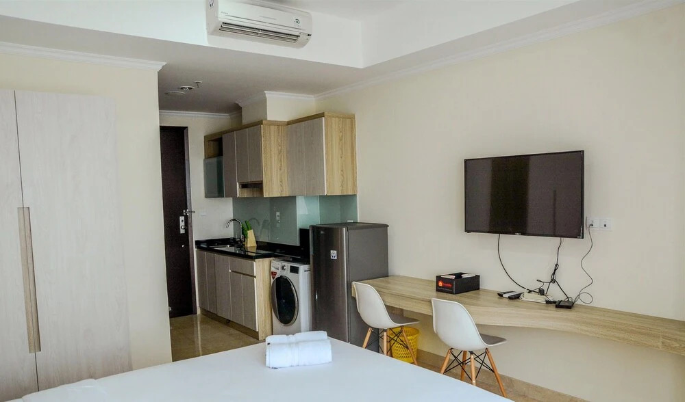 Comfy Studio Room with City View at Menteng Park Apartment By Travelio
