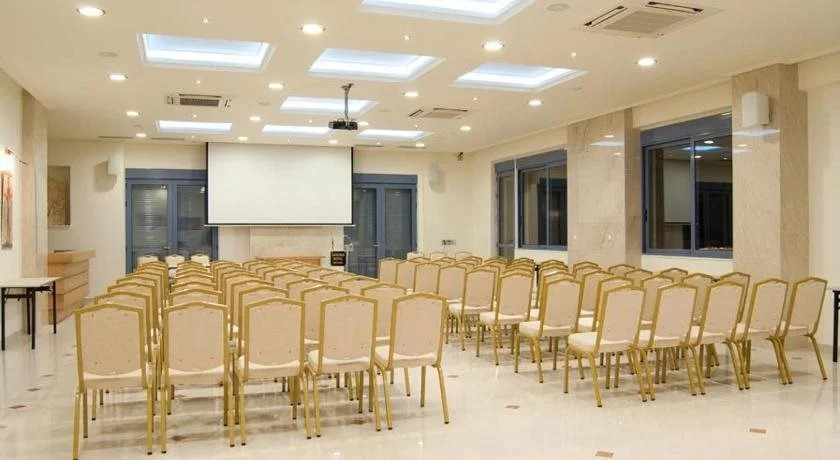 Saronis Hotel