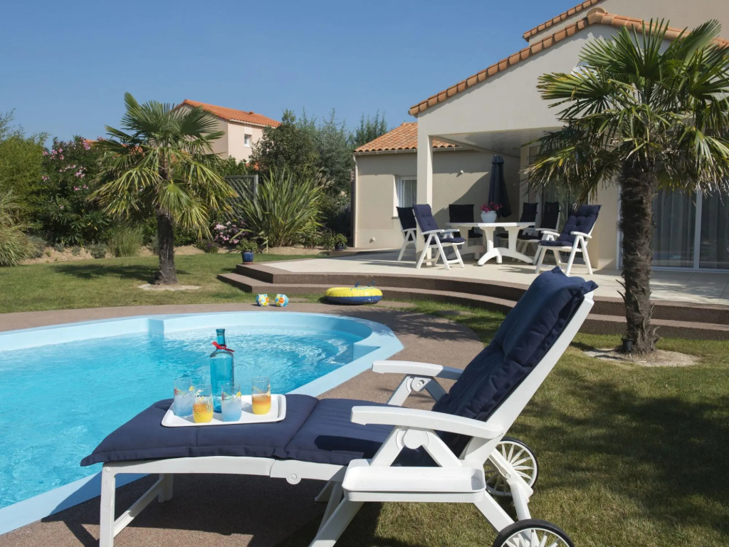 Attractively furnished villa with private pool in Château d'Olonne