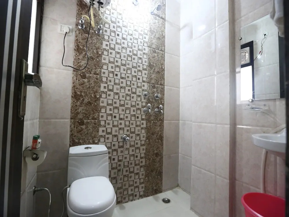 OYO 6720 Hotel Green Palace