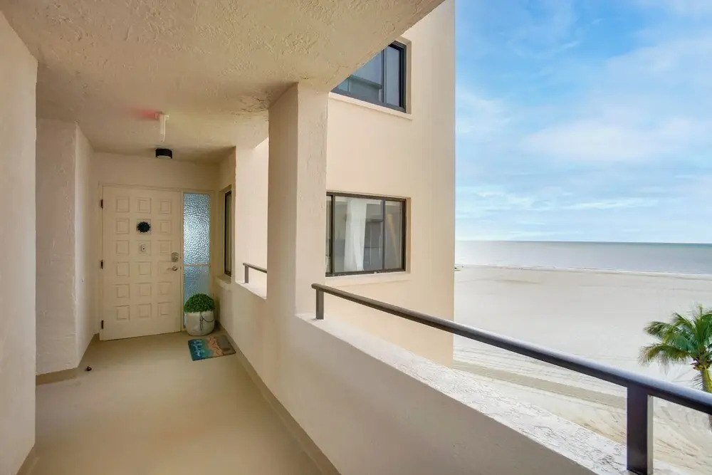 4 Mi to Lovers Key SP: Modern Condo w/ Ocean Views