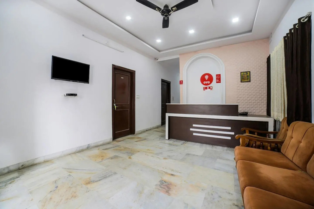 OYO 9971 Hotel Royal T