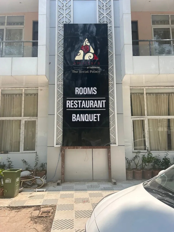 Amritara Social Palace