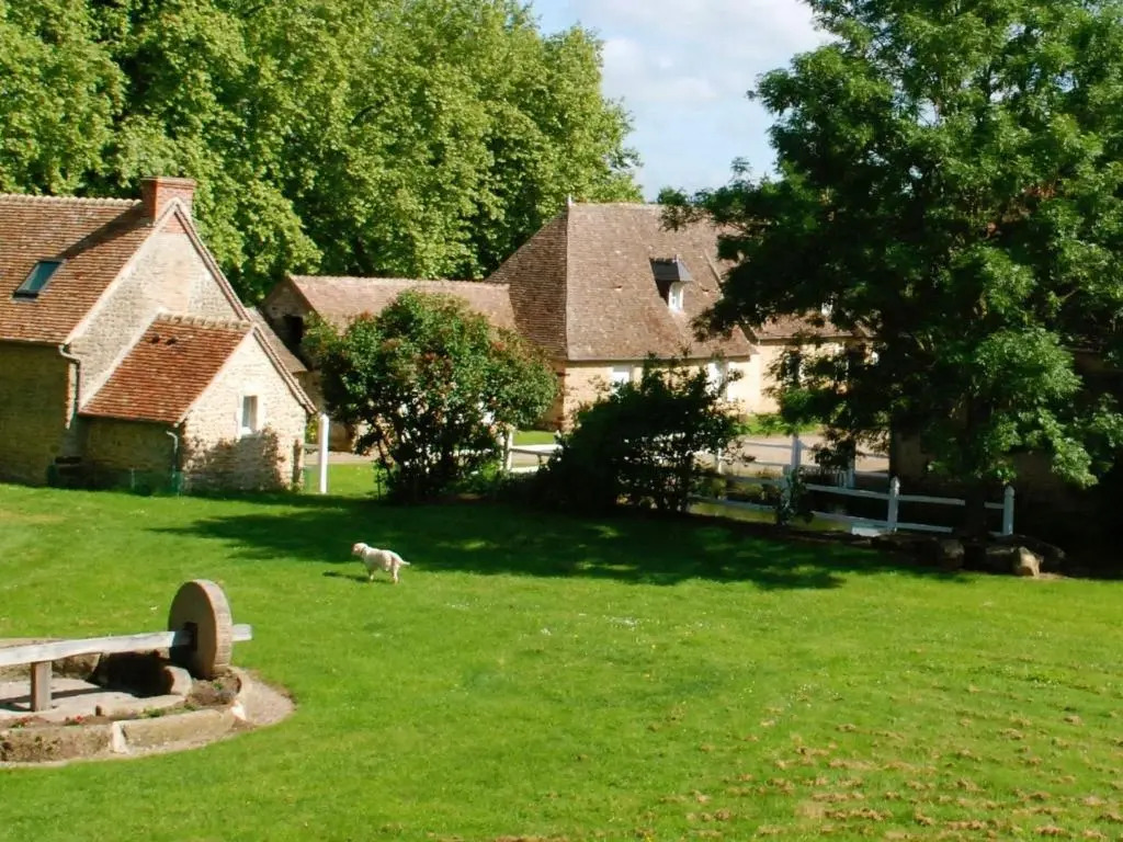 Gîte charmant avec piscine chauffée, tennis et jardin près de Beaumont-sur-Sarthe - FR-1-410-214