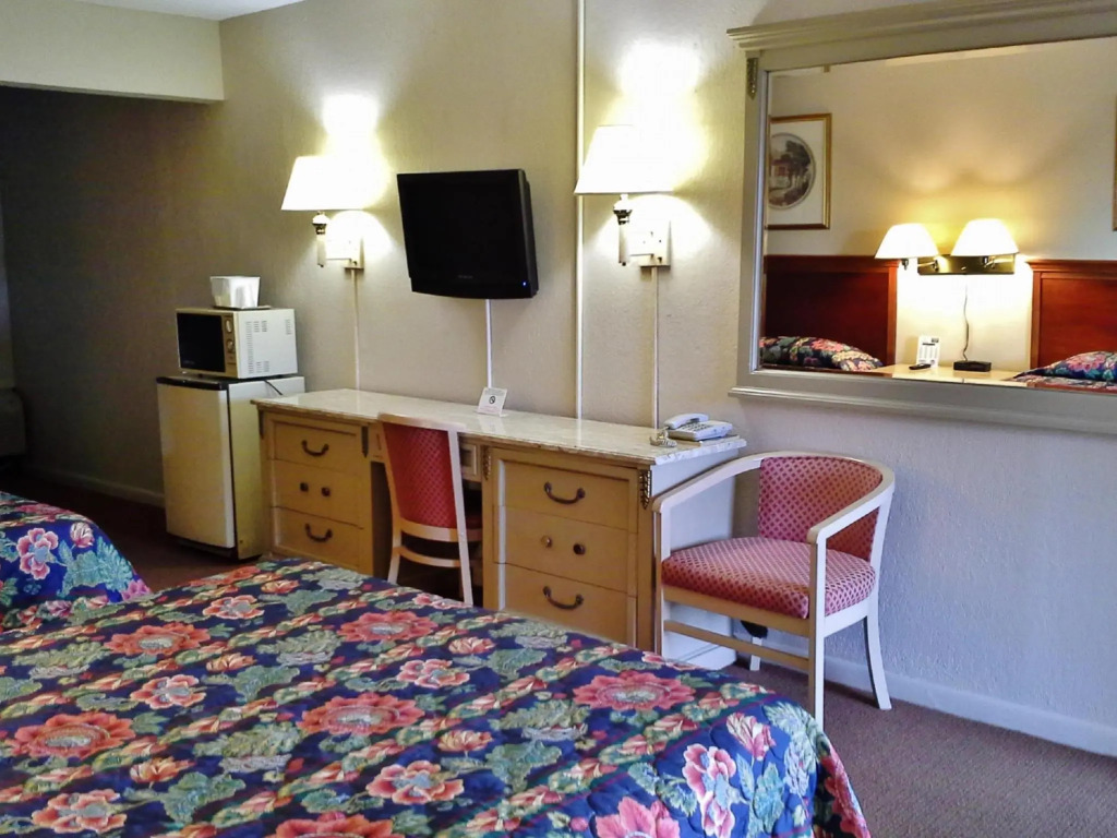 Holiday Motel