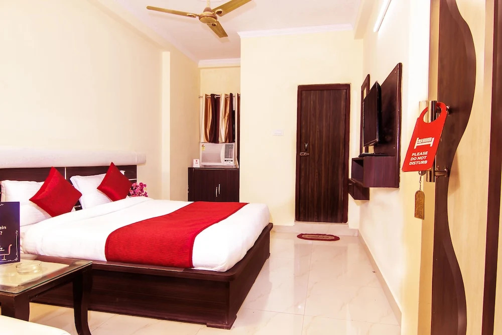 FabHotel Sara Residency