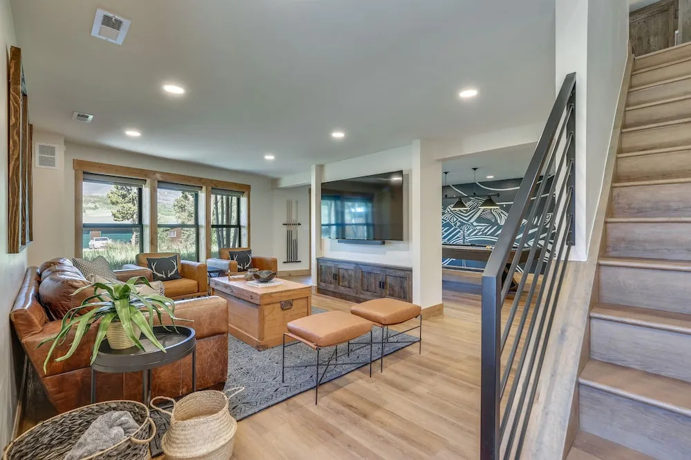 Updated Silverthorne Home w/ Hot Tub & Mtn Views!