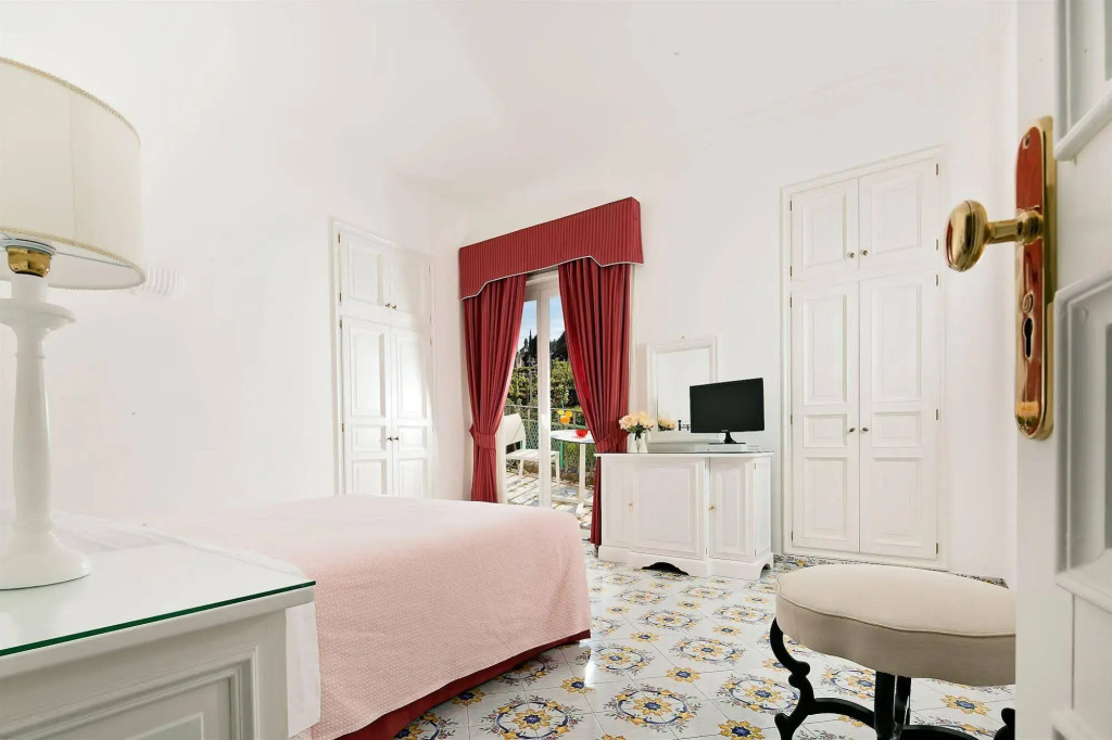 Hotel Canasta