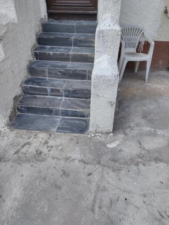 Self Contained 2 Bedrooms House Free Parking