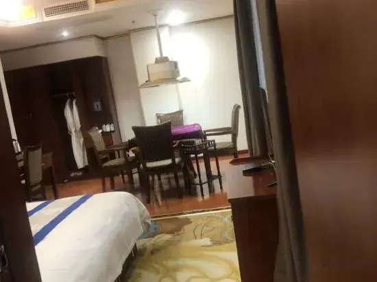 Huitong Business Hotel