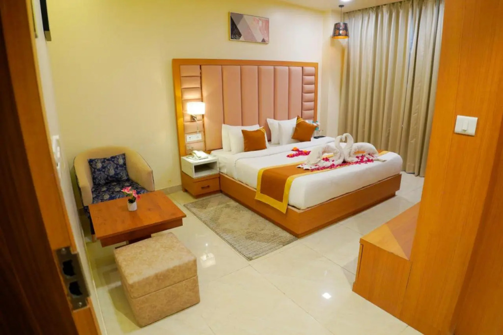 Hotel Cheer Royale