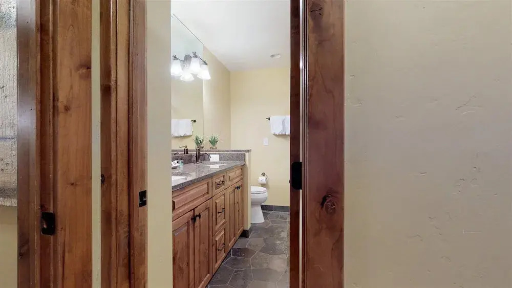 Luxury 3 Bedroom Lionshead Village Condo With Rooftop Pool, Hot Tubs