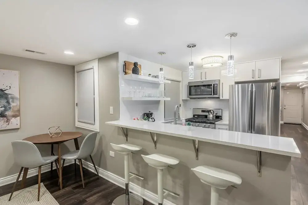 Perfect Lincoln Park Retreat Walk to DePaul by AllSet Turnover