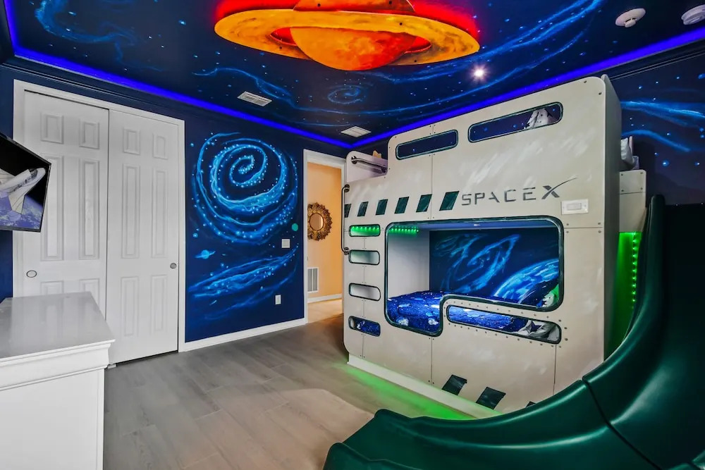 Ultimate 9-Bed Luxury Retreat - Movie Theater, Game Room, Pool, Spa & Themed Bedrooms in Resort Paradise