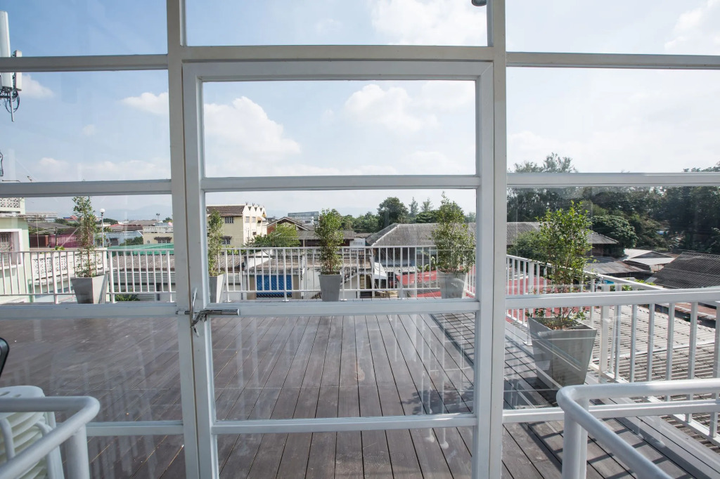 Memmoth Cafe & Hostel in Lampang