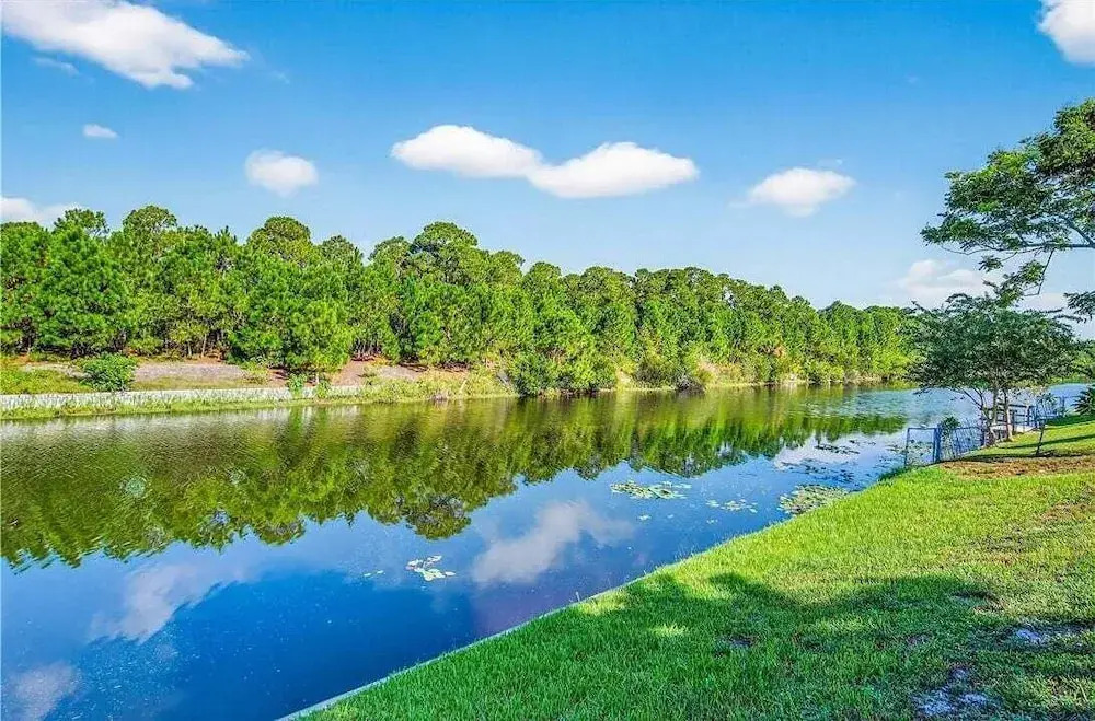Relaxing Family Retreat In The Heart Of Sebastian 3 Bedroom Home