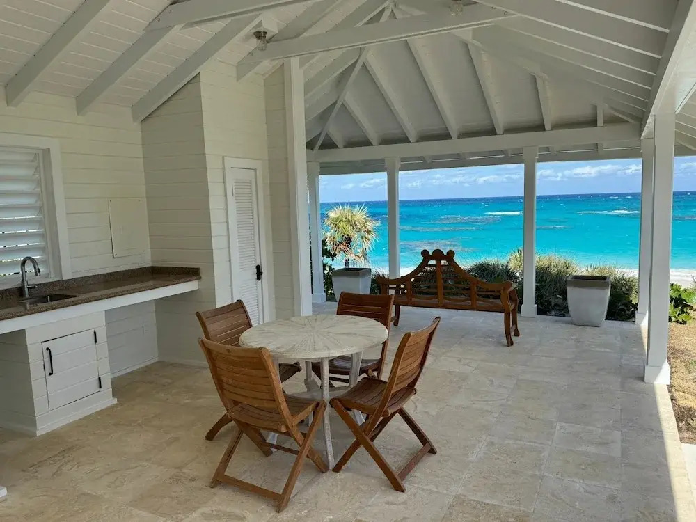 Cricket Beach House-luxurious Beachfront House 5 Bedroom Home