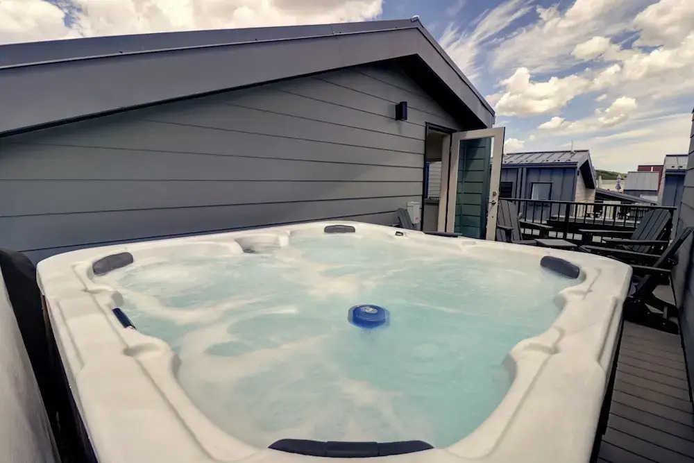 58b 2br 3ba 2 Bedroom Townhouse by RedAwning