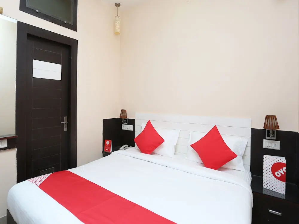 OYO 13546 Hotel City Palace