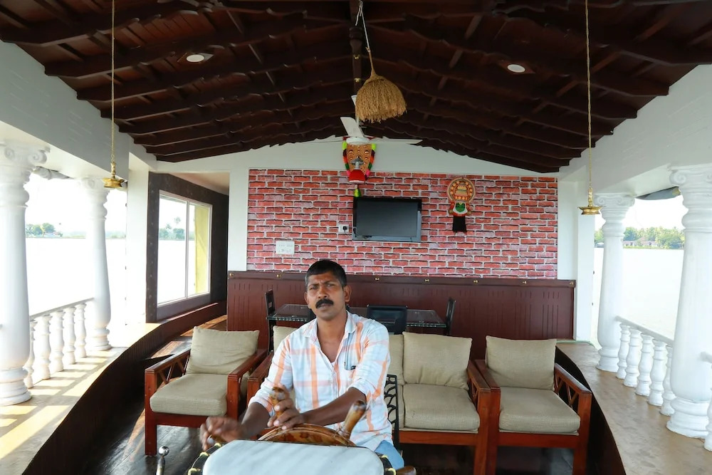 Sreekrishna Houseboat