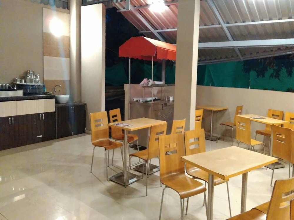 OYO 11898 Hotel Vhyomaan